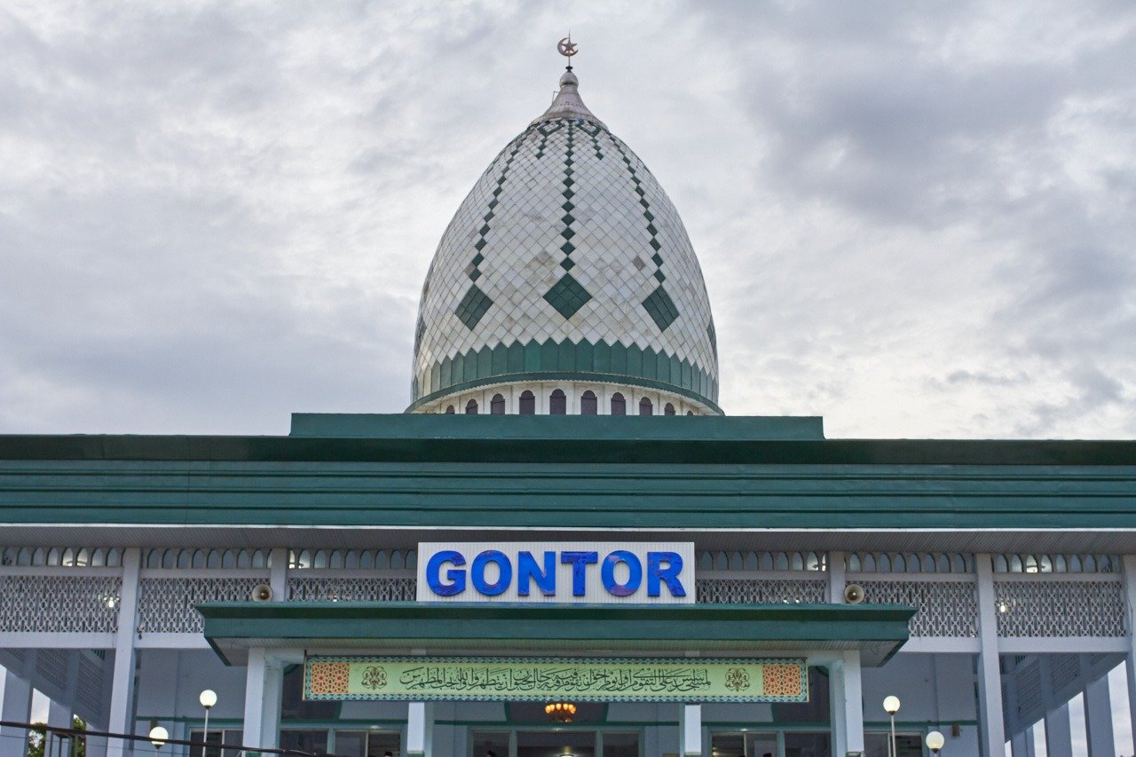 ponpes terbesar di Indonesia, pondok pesantren, pendidikan Islam, Gontor, Tebuireng, Al-Zaytun, Lirboyo, santri, agama