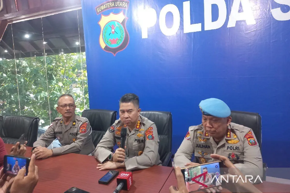 Pihak Polda Sumatera Utara memberikan keterangan di Markas Polda Sumut, Senin (7/7/2025). ANTARA/M. Sahbainy Nasution.