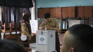 Bilik Suara Pemilihan OSIS Membangun Demokrasi