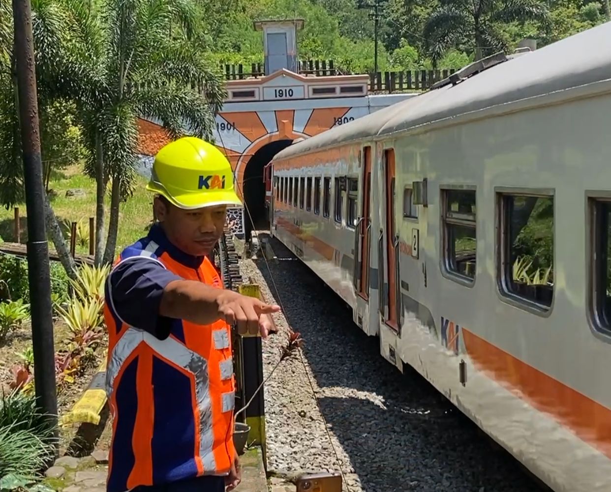 Terowongan Kereta Api Mrawan, Jember (Foto: Ambang/Pelitaonline.co)