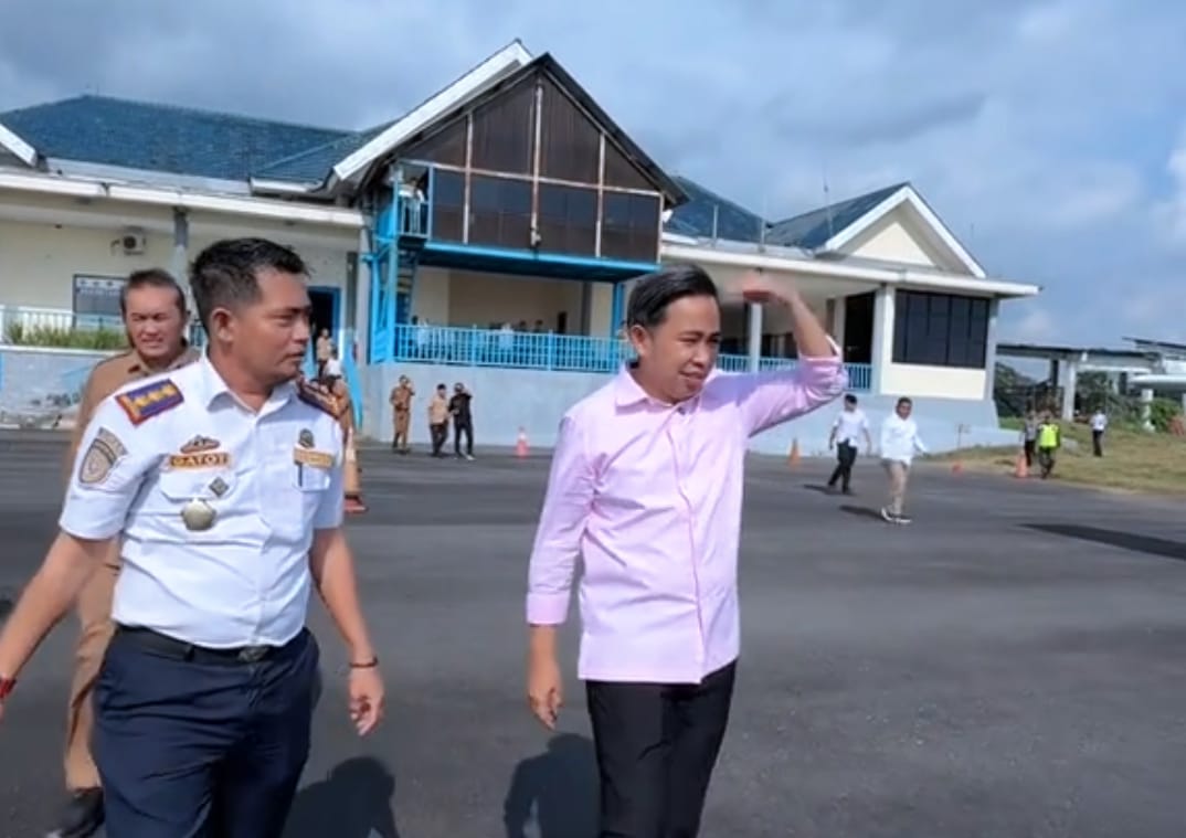Bupati Jember saat tinjau kesiapan operasional Bandara Notohadinegoro (Foto: Istimewa)