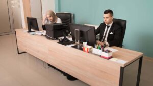 pengertian front desk adalah