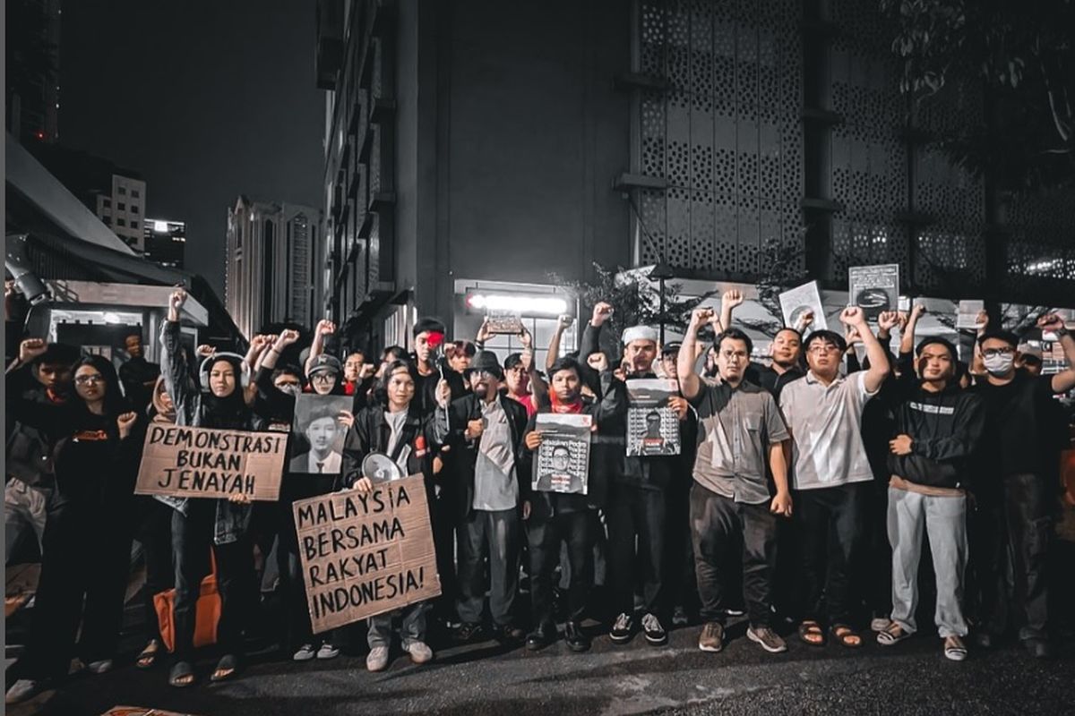 pengertian dekadensi adalah