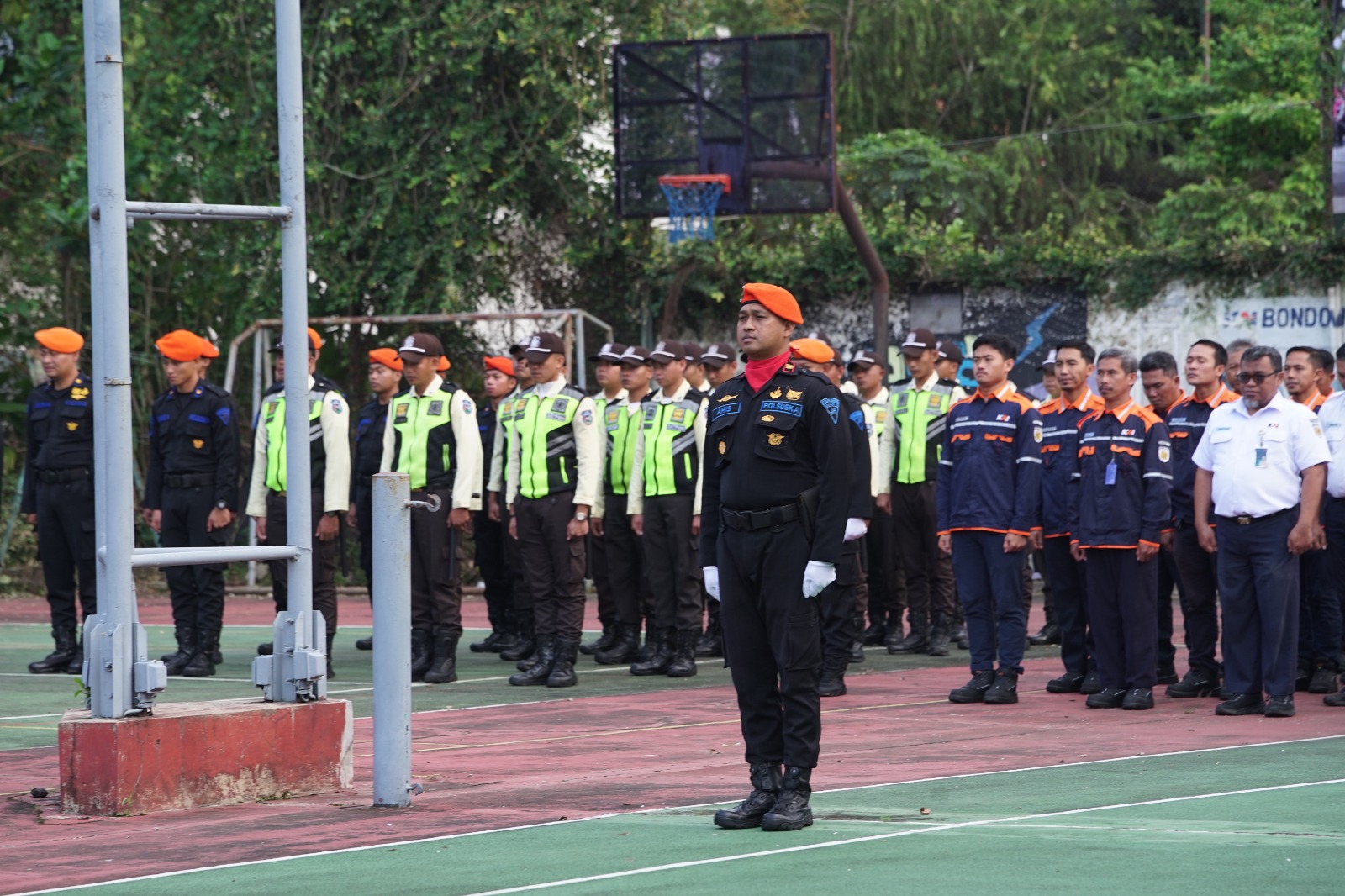 Apel Gelar Pasukan yang digelar PT KAI Daop 9 Jember dalam pembukaan masa Angkutan Natal dan Tahun Baru 2025-2026. (Foto: Ambang/Pelitaonline.co)
