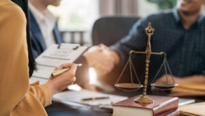 pengertian law firm adalah