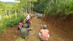 Nilai Filosofis di Balik Budaya Sambatan Adalah Gotong Royong