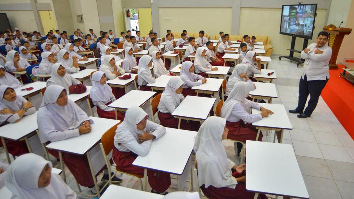 Hubungan Fungsi Sekolah dengan Kesiapan Kerja Siswa