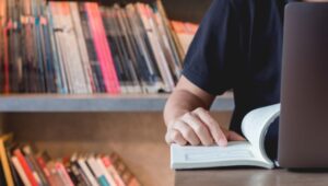 Apa Arti Akomodir dalam Konteks Bisnis Modern