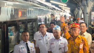 Prosesi keberangkatan perdana KA Pandalungan 2 dari Stasiun Jember tujuan Stasiun Gambir, Jakarta (Foto: Ambang/Pelitaonline.co)