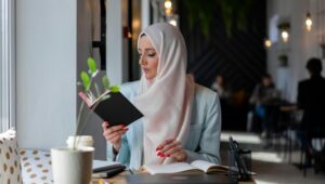 Mengapa Puisi tentang Islam yang Menyentuh Hati Sangat Populer?
