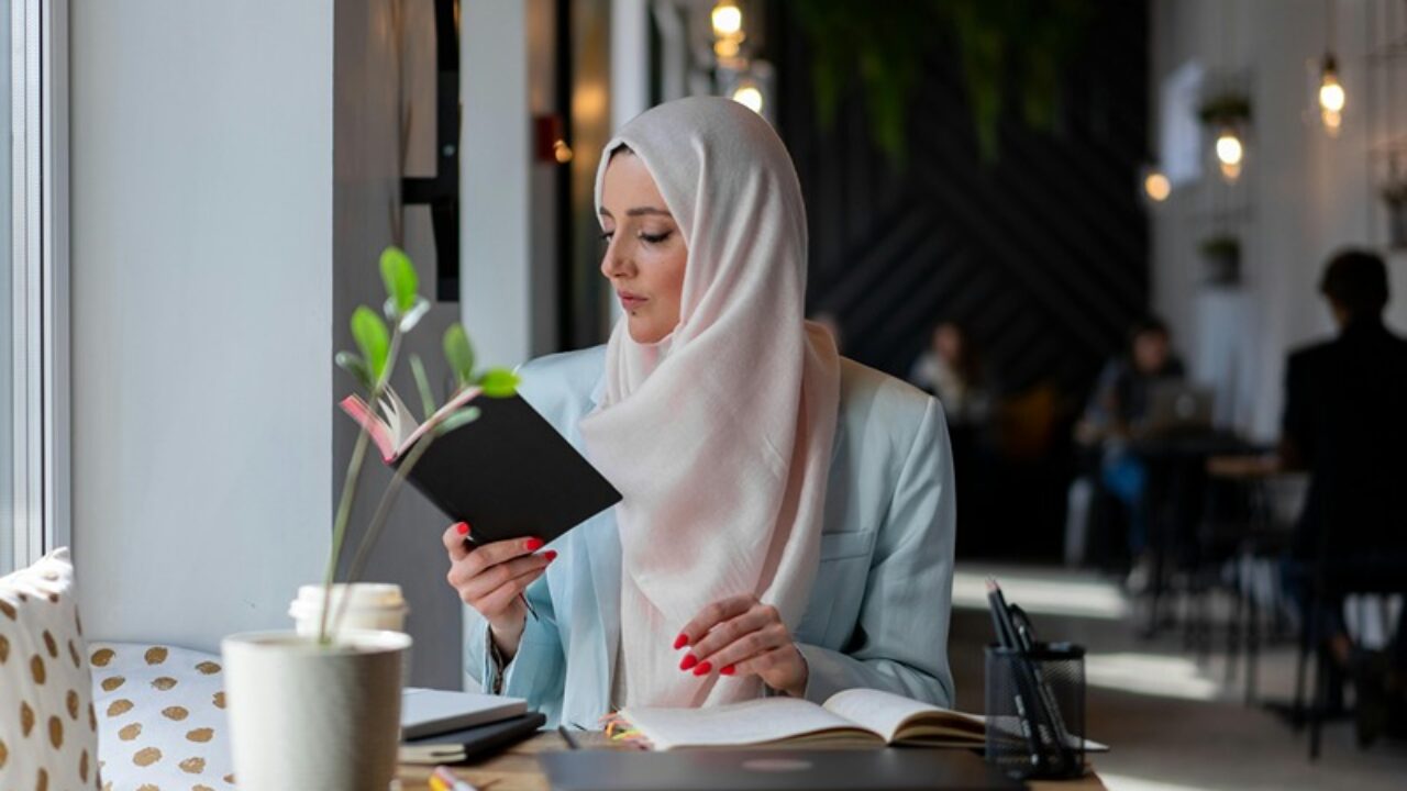 Mengapa Puisi tentang Islam yang Menyentuh Hati Sangat Populer?