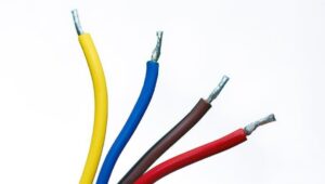 Kabel Plus Warna Apa pada Arus DC dan AC?