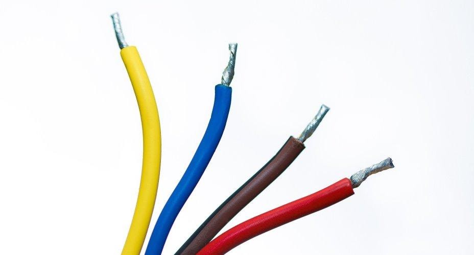 Kabel Plus Warna Apa pada Arus DC dan AC?